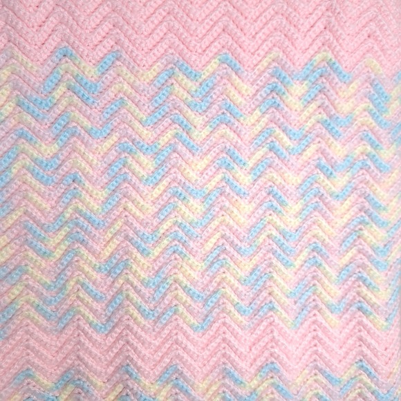 Vintage‎ Handmade Crochet Chevron Blanket Baby Nursery Pink/Blue/Yellow 36x38 - Picture 4 of 8